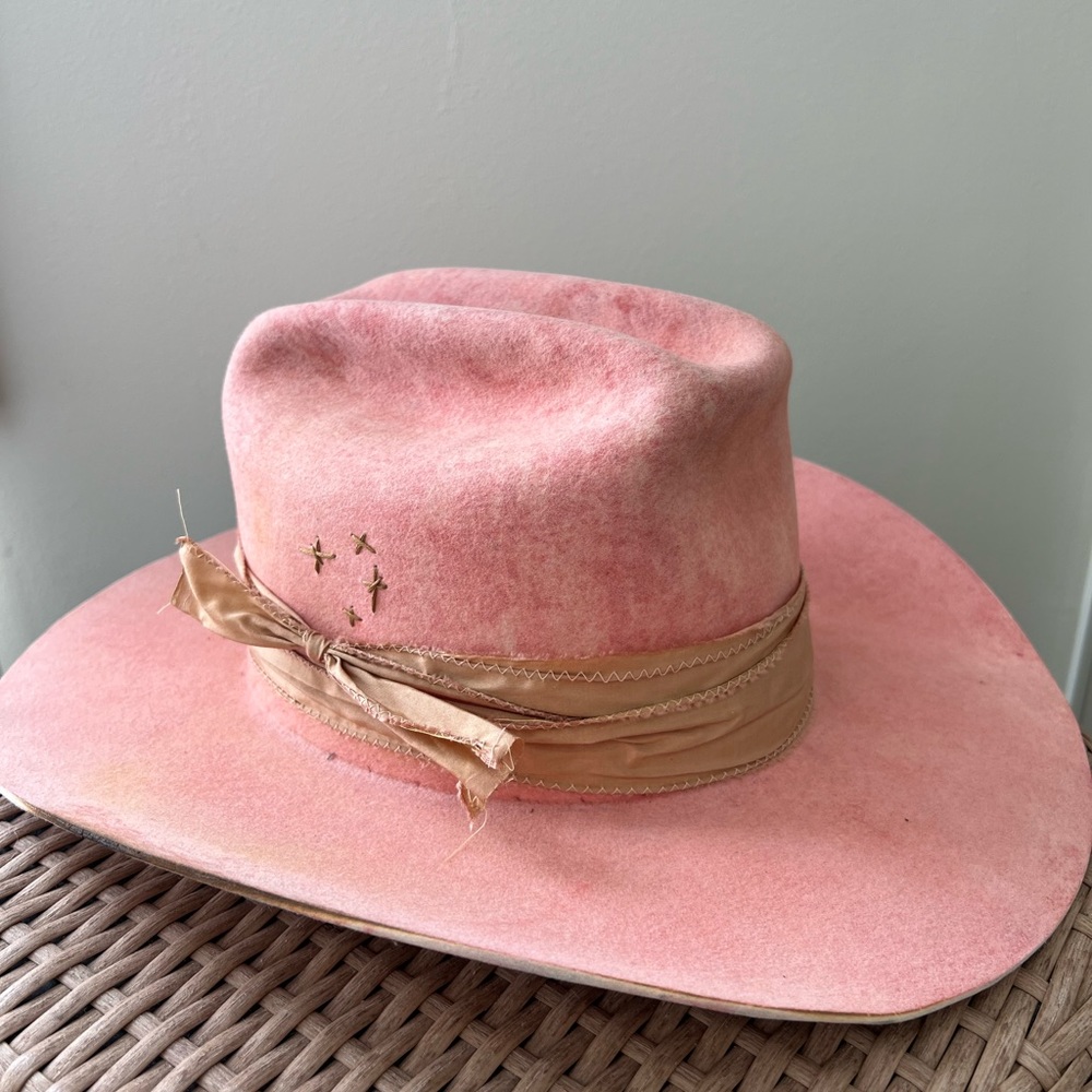 A. Botts Willis Beaver Blend custom hand dyed, rancher crown with western brim.